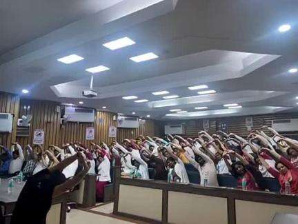 #SJHDELHI hosted a seminar on integrating yoga🧘 into medical practice, attended by around 85 medical professionals. Distinguished experts from #yoga, #healthcare & #research discussed the benefits of yoga into #medical practices.