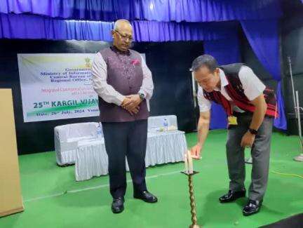 Felicitation of dignitaries during ICOP with a 2-day photo exhibition on #KargilVijayDiwas organised by CBC, Imphal at Auditorium of CBC Imphal.