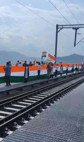 विजयी विश्व तिरंगा प्यारा,
झंडा ऊंचा रहे हमारा।🇮🇳

‘Tiranga Rally’ at World’s Highest Rail Bridge.. 

#HarGharTiranga