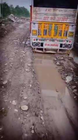 Hazaribhagh religara road sele  रास्ता करब होने के कारण आज बेरियार जाम रका गया है मैनेजमेंट द्वारा कोई उचित कदम नहीं उठा