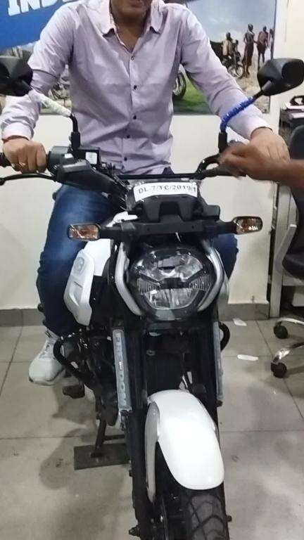 आज दिल्ली में बजाज की  CNG बाइक फ्रीडम आ गई अगले महीने से बिक्री शुरू 
#DELHI #TOPBIKE #BIKE #CNG #CNGBIKE #BIKE #TOP