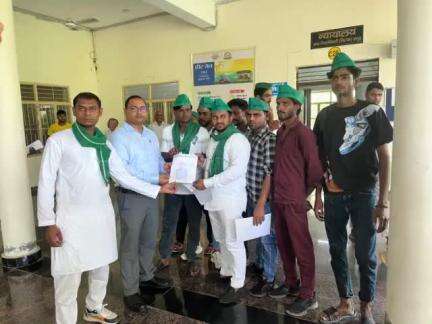 हापुड : स्थानीय समस्याओं को लेकर ज्ञापन दिया।Hapur : Memorandum given regarding local problems.
#bhartiya #kisan Sangthan 
 #भारतीय #किसान संगठन 
#राष्ट्रीयअध्यक्ष