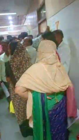 sefai hospital mai ho rhi marijo ko dikkat kyu ki x-ray jaha ho rha hai baha pehle stapo ko ho rha marijo ka nahi