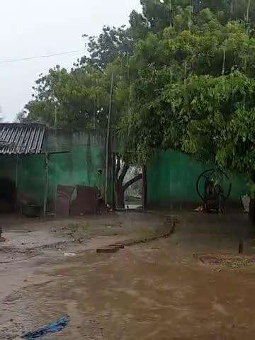 dholpur me ho rahi he 12 ganto se barish or logo ko bahut paresaniyo ka krna pd rha he samna