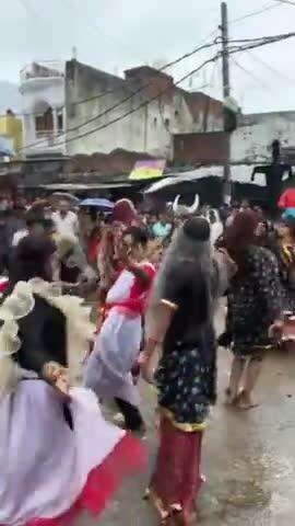 meerganj mela ki jhanki ka anand lete huy