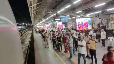 A lively and eager crowd brimming with excitement gathered to catch a glimpse of the Bhuj-Ahmedabad #NamoBharatRapidRail as it reaches its destination in Ahmedabad, Gujarat.
#RailInfra4Gujarat
#NamoBharatRapidRail