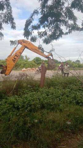 Bayana gate Weir me nalogon per lagaye Gaye gatar