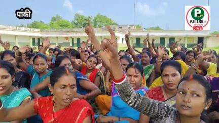 पांकी: JSLPS के सक्रीय महिलाओं ने कि धरना प्रदर्शन, मांगे पूरी नहीं होगी तब तक रहेगें हड़ताल पर।