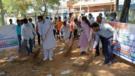 तिलौथू में 'स्वच्छता ही सेवा अभियान का शुभारंभ बीडीओ ने किया।