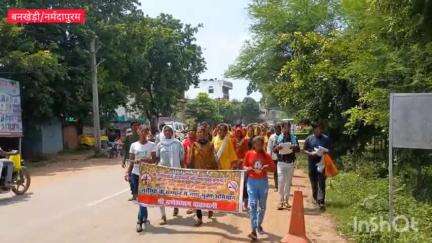 दारू सट्टा बंद करो के नारे लगाते हुए महिलाओं ने पैदल मार्च निकाल कर बनखेड़ी पुलिस और तहसीलदार को सौंपा ज्ञापन