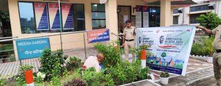 Officers and staff of #RPF Post at #CentralPark Depot. organised a cleanliness programme as a part of #SwachhataHiSeva campaign.