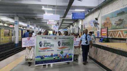 As a part of #SwachchtaHiSeva campaign, a Swachchta Awareness programme for passengers and staff at #Dumdum Metro station was organised toady to make the passengers aware about Swachhta.