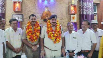 करैरा: में आज गल्ला व्यापार संघ के द्वारा पुलिस प्रशासन को किया गया सम्मानित,