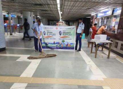 A #specialcleanlinesscampaign as part of observing #SwachchtaHiSeva was conducted today at different #stations.