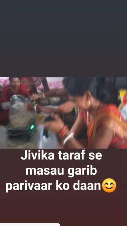 Jivika ke taraf se garibo meh dan Kiya gaya anazz .#jivika #viralshots