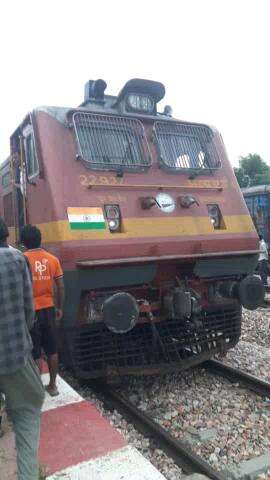 05347 kasganj to achnera ...trian ka hua engine fail sonai per..#railway