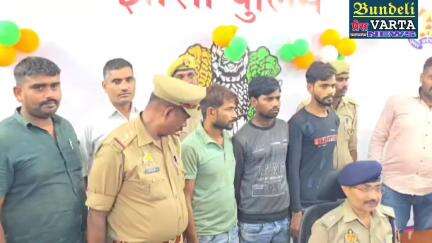 झांसी। 3 अंतर्राजीय बदमाश चढ़े पुलिस के हत्थे। झांसी पुलिस को मिली बड़ी कामयाबी। #news #jhansinews