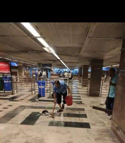 Special #cleanliness drive going at different #Metro stations

#IRSpecialCampaign4 #specialcampaign4