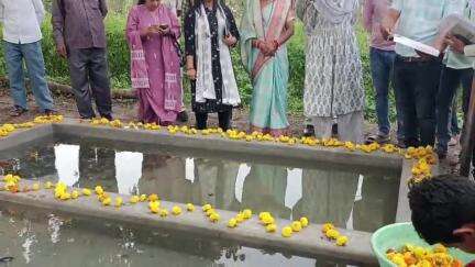 कलेक्टर श्री शीलेन्द्र सिंह की पहल: मध्यप्रदेश में पहली बार मोती की खेती का शुभारंभ ग्राम पंचायत पालाचौरई