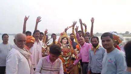 lakhnadon ke bard kr 3 ki durga ji ka visarjan