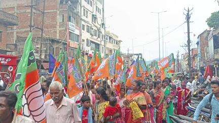 चक्रधरपुर विधानसभा  भाजपा प्रत्याशी शशि भूषण सामड आज कर रहे नामांकन दाखिल। #ckp headlines