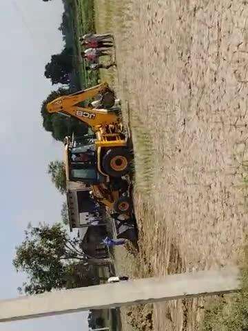 Rampur bampur me sarkari jagah nikali gyi mauke par 3 lekhpal sdm shahab pirdhani pachayt mitar jcb dubara ki gyi baindr