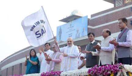 Union Home Minister and Minister of Cooperation, Shri Amit Shah flags off the 'Run for Unity', organized as part of National Unity Day, in New Delhi

#RashtriyaEktaDiwas