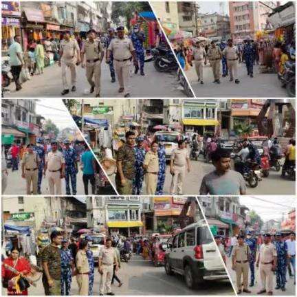 आज दिनांक-29.10.24 को Dy.Sp Traffic के नेतृत्व में कटिहार के शहरी क्षेत्रों में #आगामी_पर्व_2024 को शांतिपूर्ण माहौल में सम्पन्न कराने एवं विधि-व्यवस्था बनाए रखने हेतु #कटिहार_पुलिस सक्रियता के साथ तैनात I