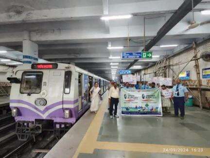 #Metro staff participating in #SwachhtaHiSeva campaign.
#SBD2024
#SHS2024