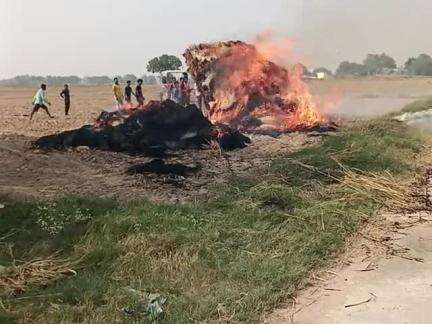 Kanpur arol Ka mamla hai tractor mein lagi dhaan mein Aag