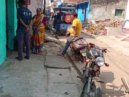 चक्रधरपुर झुमका मोहल्ला में  वितरण राशन भाजपा सरकार द्वारा