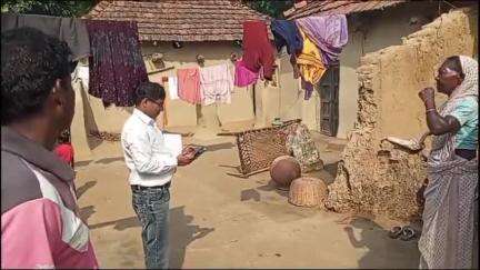 পুরুলিয়া ২: ছররা দুমদুমি পঞ্চায়েতের একাধিক গ্রামে আবাস যোজনা প্রকল্পের সুপার চেকিং করলেন BLDO