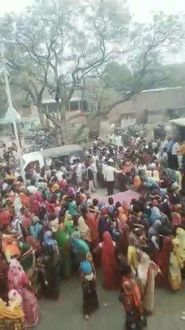 jila Lakhimpur daurala Kshetra v sadak hadsa Ranjeet gar Shri Radhe Shyam unka Putra Sunil apni sasural se hokar ghar aa