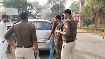 निवाड़ी: सेंदरी पुलिस ने एमपी-यूपी सीमा पर सादिकपुरा तिराहे पर वाहन चेकिंग अभियान चलाया, 41 चालकों के काटे चालान