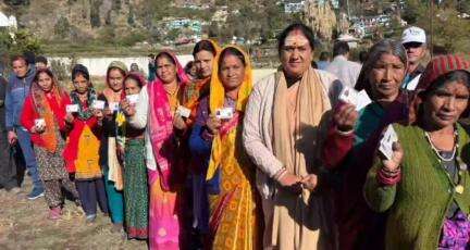 रुद्रप्रयाग: केदारनाथ उपचुनाव में भाजपा प्रत्याशी आशा नौटियाल ने भी डाला वोट