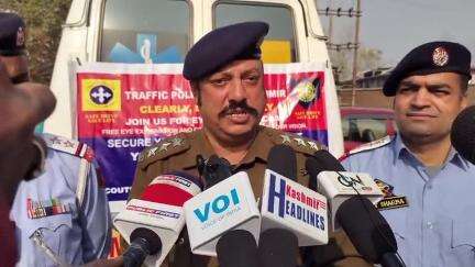 Kulgam Traffic Police today organised free eye camp for drivers at Levdora, Qazigund along Jmu-Sgr NHW, DySP traffic Kul