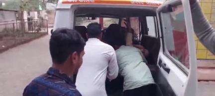 कालपी: जोल्हूपुर ओवरब्रिज पर ट्रक चालक ने बाइक में मारी टक्कर, 2 वर्षीय मासूम बच्चे की मौत, दंपति गंभीर घायल