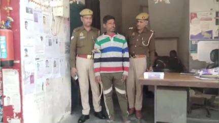 फिरोज़ाबाद: रेलवे ट्रैक मरघटी के पास चेकिंग के दौरान पुलिस ने चोरी के मामले में एक आरोपी को किया गिरफ्तार, चोरी के कबूतर किए बरामद