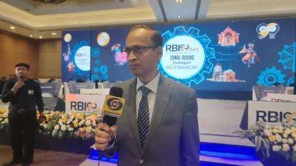 Sh. Neeraj Nigam, Executive Director, RBI, shared that the #RBI90Quiz celebrates 90 years of RBI, with 14000 colleges & 1.5 lakh students participating at the state level. Zonal round winners will compete in Mumbai on 6th Dec. #pibindia