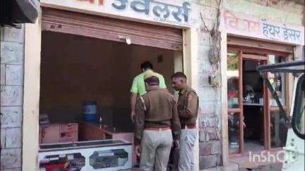 पोकरण: वाहन के साथ लाखों रुपए के गहने लेकर साथी फरार, पुलिस ने वाहन किया जब्त और मौके का निरीक्षण कर जांच शुरू की