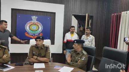 दुर्ग: पुलिस ने हेरोइन बेचने की फिराक में घूम रहे 2 आरोपियों को किया गिरफ्तार, SP ने सेक्टर 6 कंट्रोल रूम में दी जानकारी