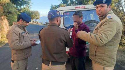 कपकोट: कपकोट पुलिस ने भराड़ी में ओवरलोडिंग वाहनों के खिलाफ चलाया सघन चैकिंग अभियान, 25 चालकों के चालान काटे