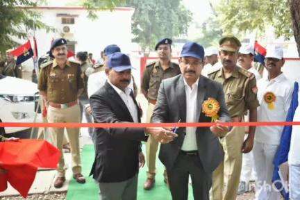 उरई: उरई के पुलिस लाइन में एसपी व डीएम ने 27वीं पुलिस अंतर्जनपदी जूडो कलस्टर प्रतियोगिता का शुभारंभ किया