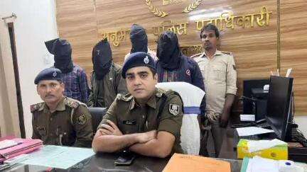 डुमरा: धुनिया टोला से पुलिस ने लोडेड कट्टा और शराब के साथ चार अपराधियों को गिरफ्तार किया, सदर डीएसपी ने दी जानकारी