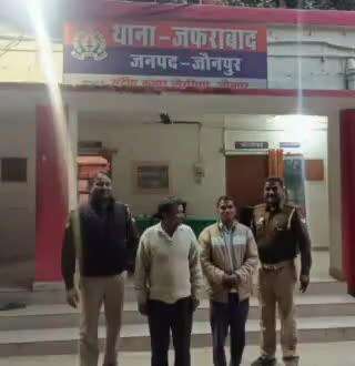 जौनपुर: रविवार को दुकान के सामने गाड़ी खड़ी करने के विवाद में पुलिस ने 2 अभियुक्तों को किया गिरफ्तार