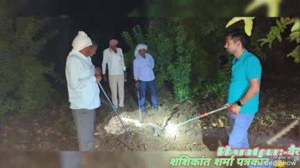 Bharatpur: कस्बा वैर में एक बगीची में  अजगर को वन विभाग की टीम ने मोके पर पहुँच कर किया रेस्क्यू