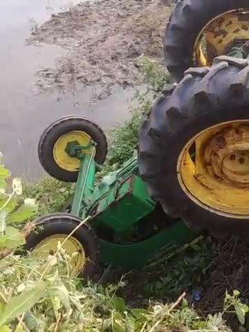 Gram Panchayat Nadi Kinare tractor plate Sukha hai