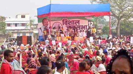 चक्रधरपुर में डॉ विजय सिंह गाग़राई तोड़ी ही देर में लोगों को संबोधन करेंगे, काफी भीड़