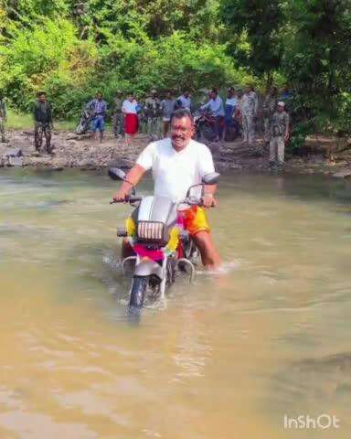 सुकमा: भाजपा जिलाध्यक्ष धनीराम बारसे संवेदनशील क्षेत्र ग्राम पोंगाभेजी पहुंचे, केंद्र और राज्य सरकार की योजनाओं की दी जानकारी