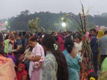 bhaot hi jaida jor shor se Manya gaya chhath puja ka tyohar Lucknow Jhulelal park